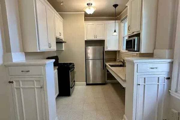 1BR/1BA Single Family House on Madison St · Oakland photo 1