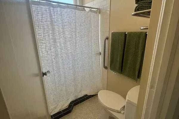 1BR/1BA Single Family House on Madison St · Oakland photo 4