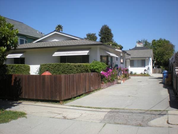 3BR/2BA Duplex on A Ocean View Ave · Santa Cruz photo 1