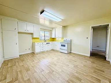 Apartments on La Sierra Way · Gilroy photo 3