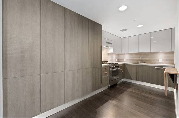 2BR/2BA Single Family House · San Francisco photo 2