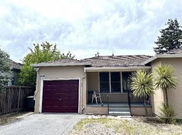2BR/1BA Single Family House · Redwood City photo 2