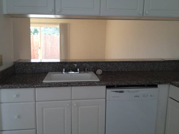 2BR/2BA Townhouse · Belmont photo 1