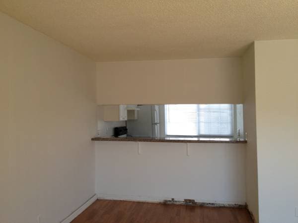 2BR/2BA Townhouse · Belmont photo 2