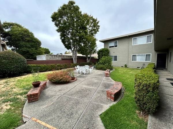 939 Lexington photo 2
