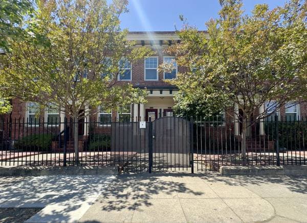 2BR/1BA Apartment on West Street · Oakland photo 1