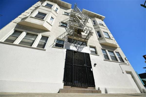 0BR/1BA Apartment on Harrison St · Oakland photo 1