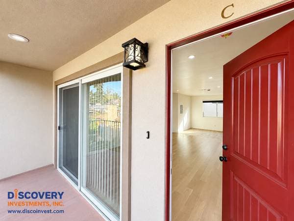 3BR/2BA Apartment on Midvale Avenue · Oakland photo 2