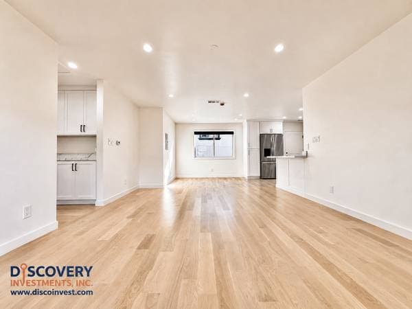 3BR/2BA Apartment on Midvale Avenue · Oakland photo 4