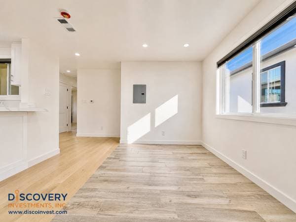 3BR/2BA Apartment on Midvale Avenue · Oakland photo 5