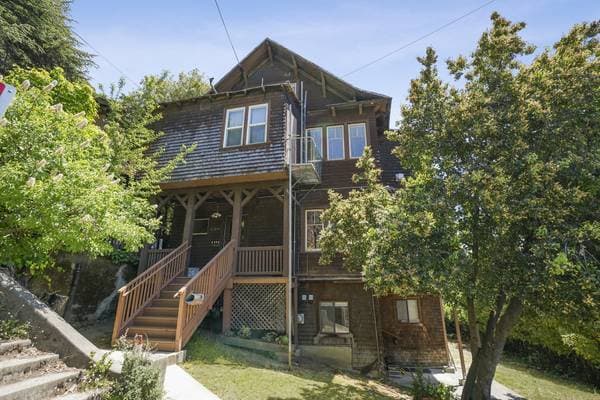 3BR/1BA Flat on Virginia St Unit 1/2 · Berkeley photo 1