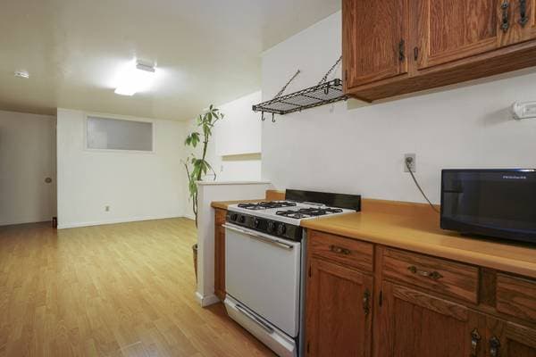 3BR/1BA Flat on Virginia St Unit 1/2 · Berkeley photo 5