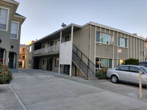 1BR/1BA Apartment on 6th Ave · Oakland photo 1