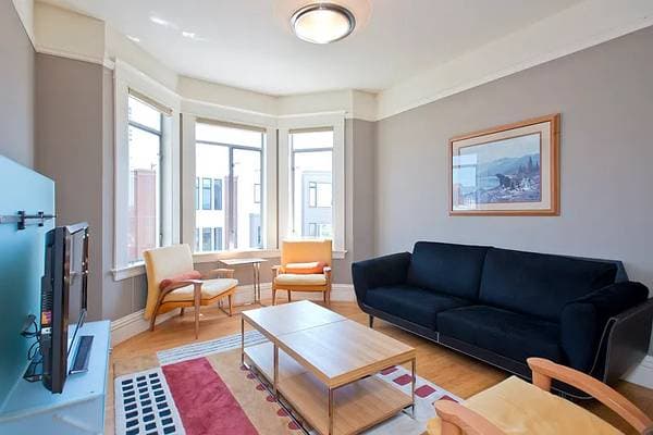 2BR/2BA Apartment on Washington St · San Francisco photo 2