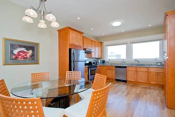 2BR/2BA Apartment on Washington St · San Francisco photo 4