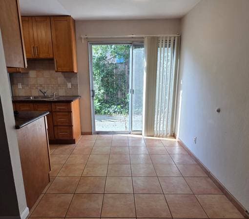 2BR/1BA Apartment on Virginia Streetq · Berkeley photo 4
