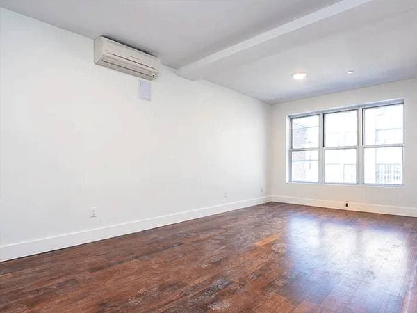 1BR/1BA Loft on S 4th St · Brooklyn photo 3