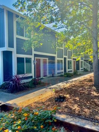 2BR/1BA Townhouse on Piper · Healdsburg photo 1