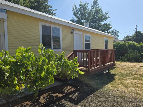 2BR/1BA Duplex on Eddy St · Calistoga photo 2