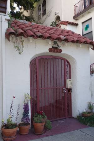 0BR/1BA Apartment on Cleveland Street · Oakland photo 2