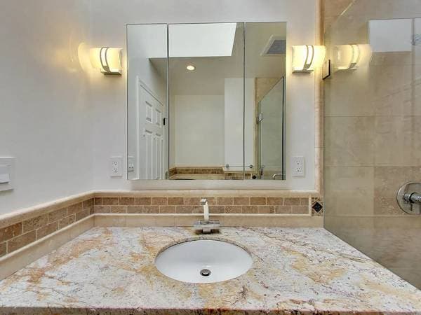 4BR/1BA Single Family House · Daly City photo 4