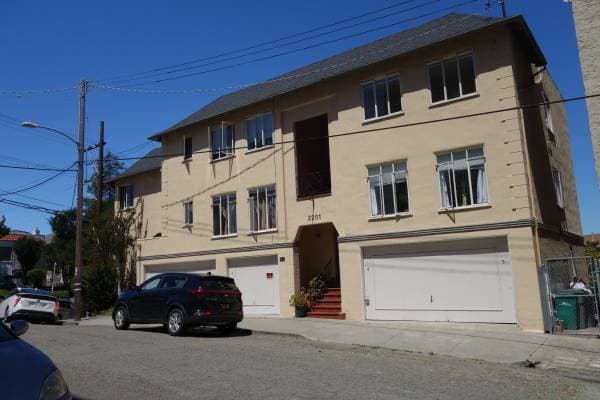 2201 Carroll Street, Oakland, CA 94606 photo 2