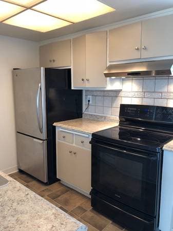 2BR/1BA Duplex on Quebec Avenue · San Leandro photo 3
