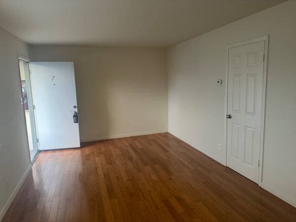 2BR/1BA Apartment · Burlingame photo 5