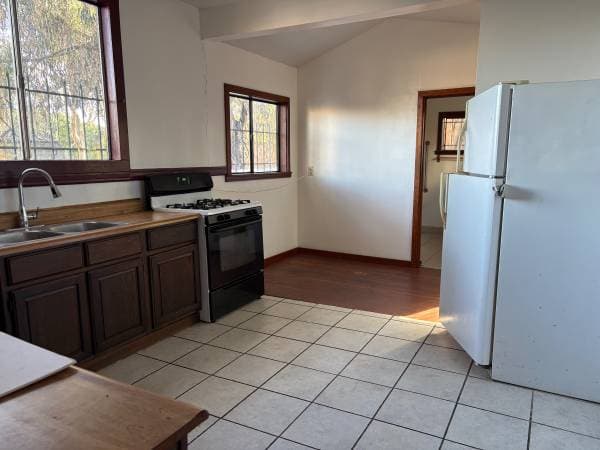3BR/1BA Flat · Oakland photo 4