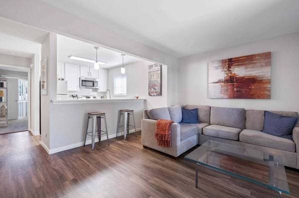 2BR/2BA Apartment on 1/2 Rose St · San Francisco photo 2