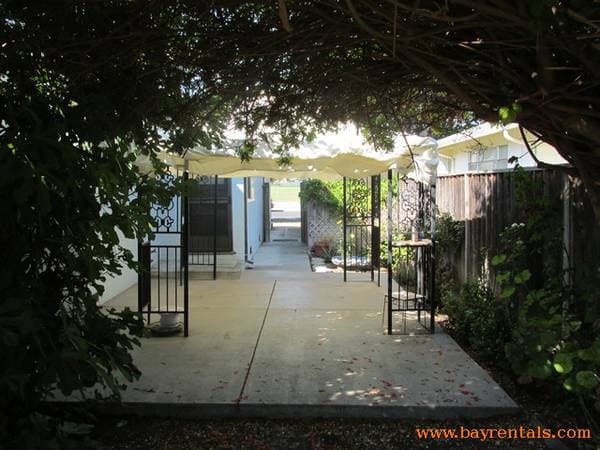 2BR/1BA Apartment on Monticello Way · Santa Clara photo 5