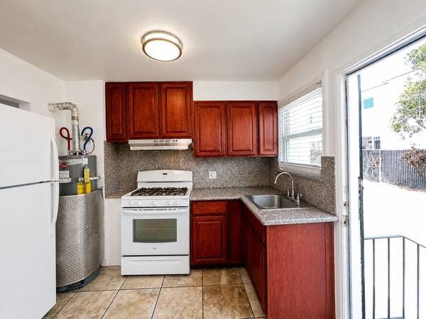 2BR/1BA Apartment · Oakland photo 1