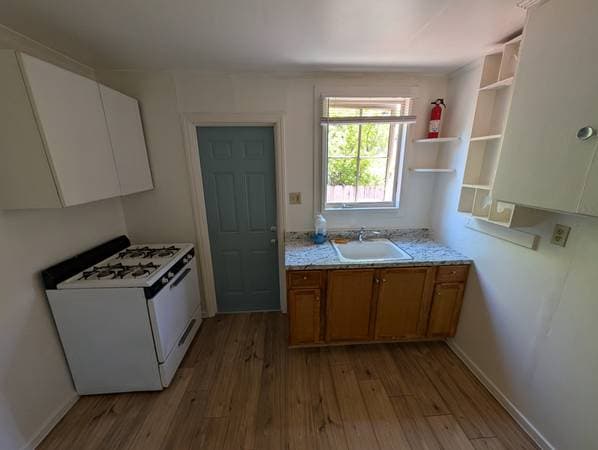 2BR/1BA Single Family House on River Road · Boyes Hot Springs photo 2