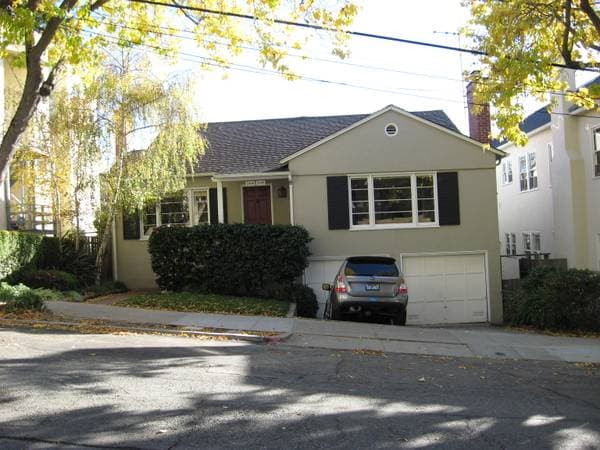 2BR/1BA Flat on Hilgard Avenue · Berkeley photo 1