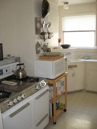 2BR/1BA Flat on Hilgard Avenue · Berkeley photo 3