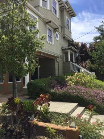 5BR/2BA Apartment · Berkeley photo 1