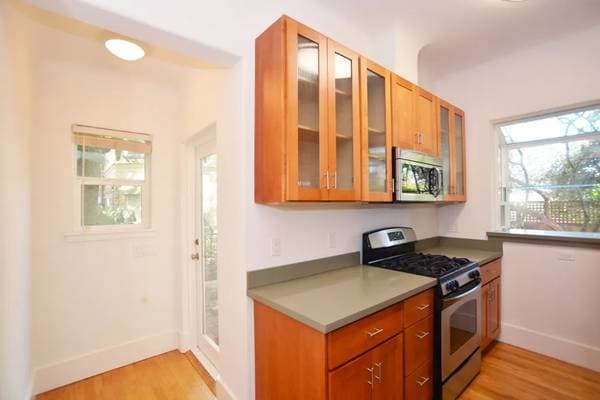 1BR/1BA Single Family House on Fell St · San Francisco photo 3