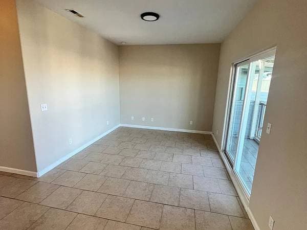 2BR/1BA Duplex on Blake St · San Francisco photo 2