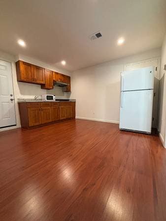 2BR/1BA Single Family House on Sweeny St · San Francisco photo 4