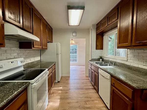 2BR/1BA Duplex on Forest Dr · Aptos photo 3