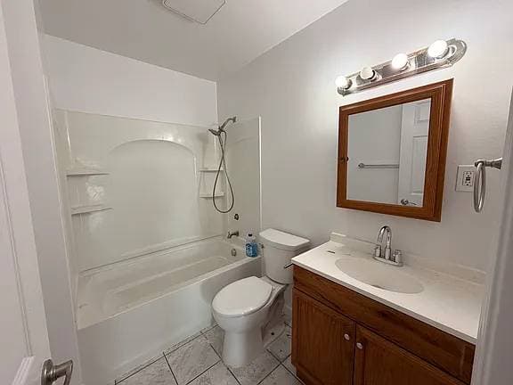 3BR/1BA Apartment on Milton Ave · San Bruno photo 4