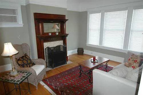 1BR/1BA Apartment on Hermann St · San Francisco photo 2