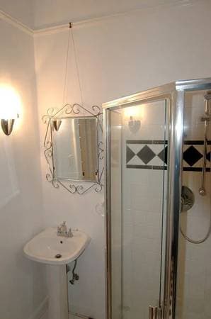 1BR/1BA Apartment on Hermann St · San Francisco photo 4