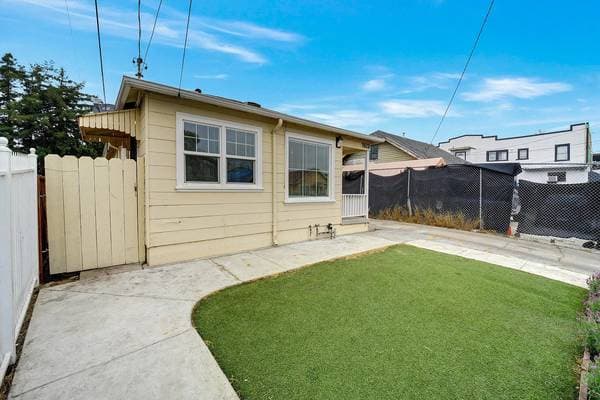 2BR/1BA Apartment on 96th Ave · Oakland photo 1
