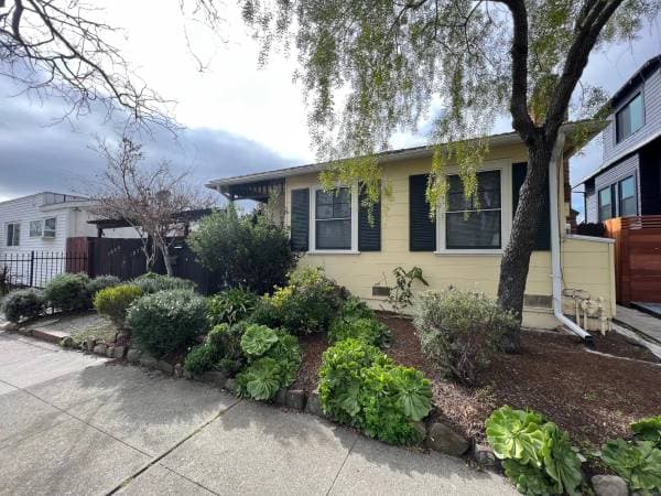 1BR/1BA Duplex · Berkeley photo 1