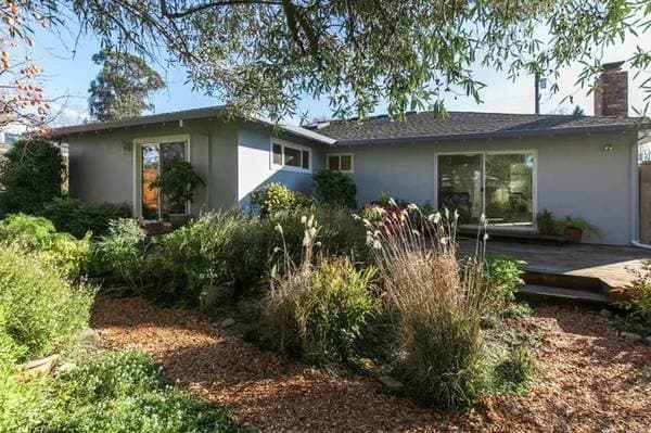 3BR/2BA Single Family House on Hubbard St · Santa Cruz photo 1