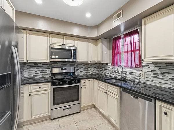 1BR/1BA Single Family House on Goodall St · Staten Island photo 1