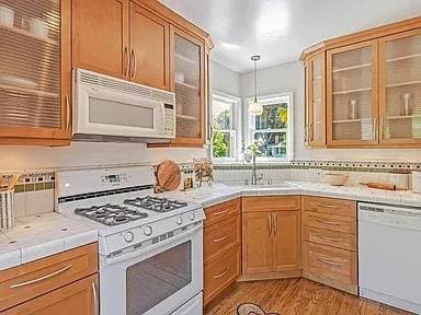 2BR/1BA Single Family House on Almanor Ave · Menlo Park photo 1