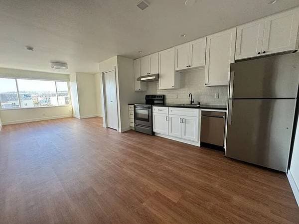 3BR/1BA Single Family House on Wawona St · San Francisco photo 4