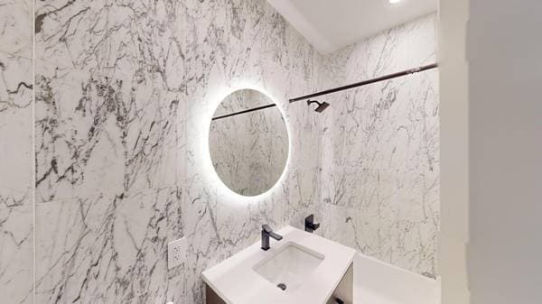 2BR/1BA Apartment on W 47th St · New York photo 3